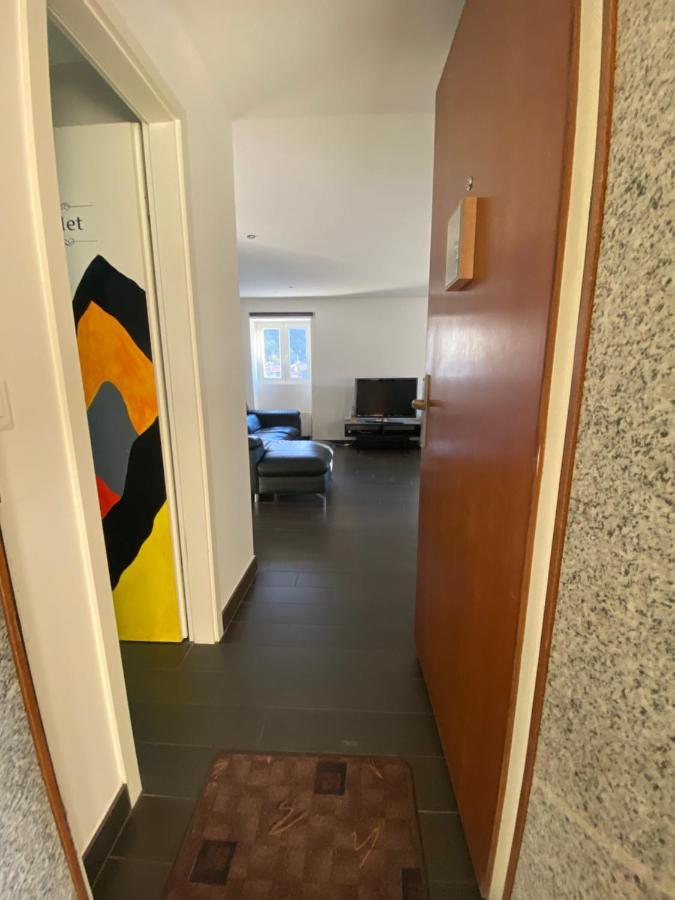 Today Appartement Famille Chippis Luaran gambar