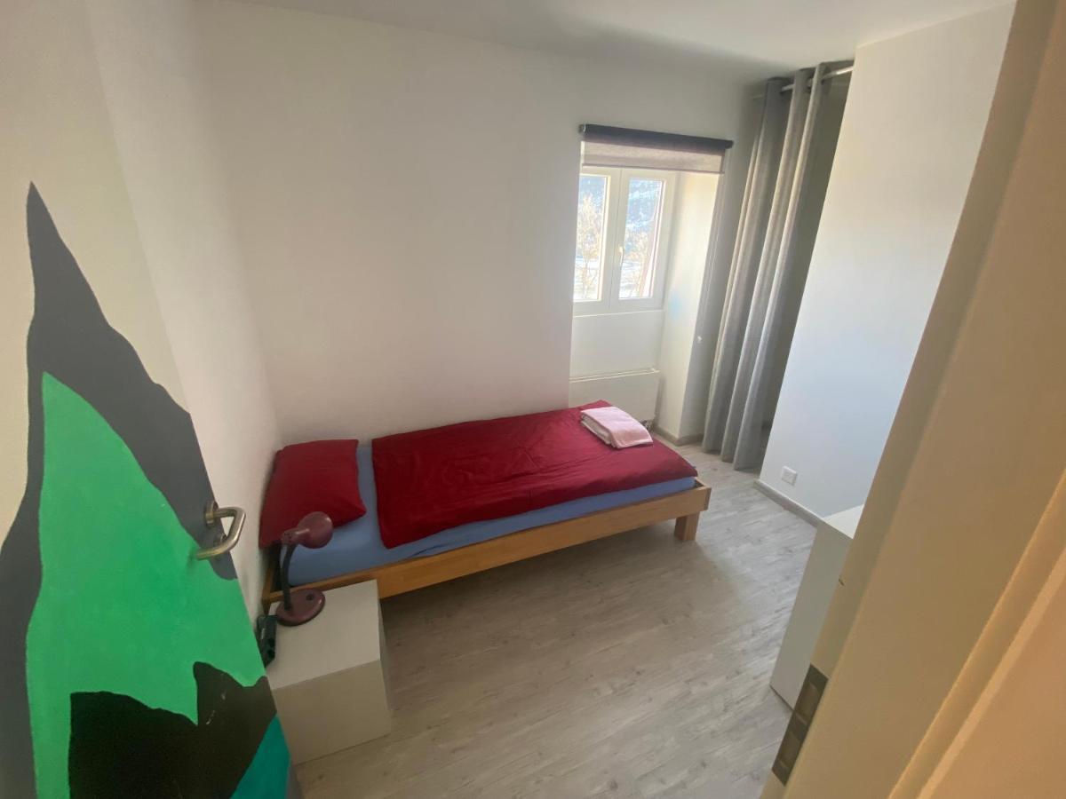 Today Appartement Famille Chippis Luaran gambar