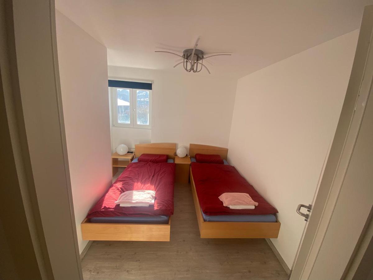 Today Appartement Famille Chippis Luaran gambar