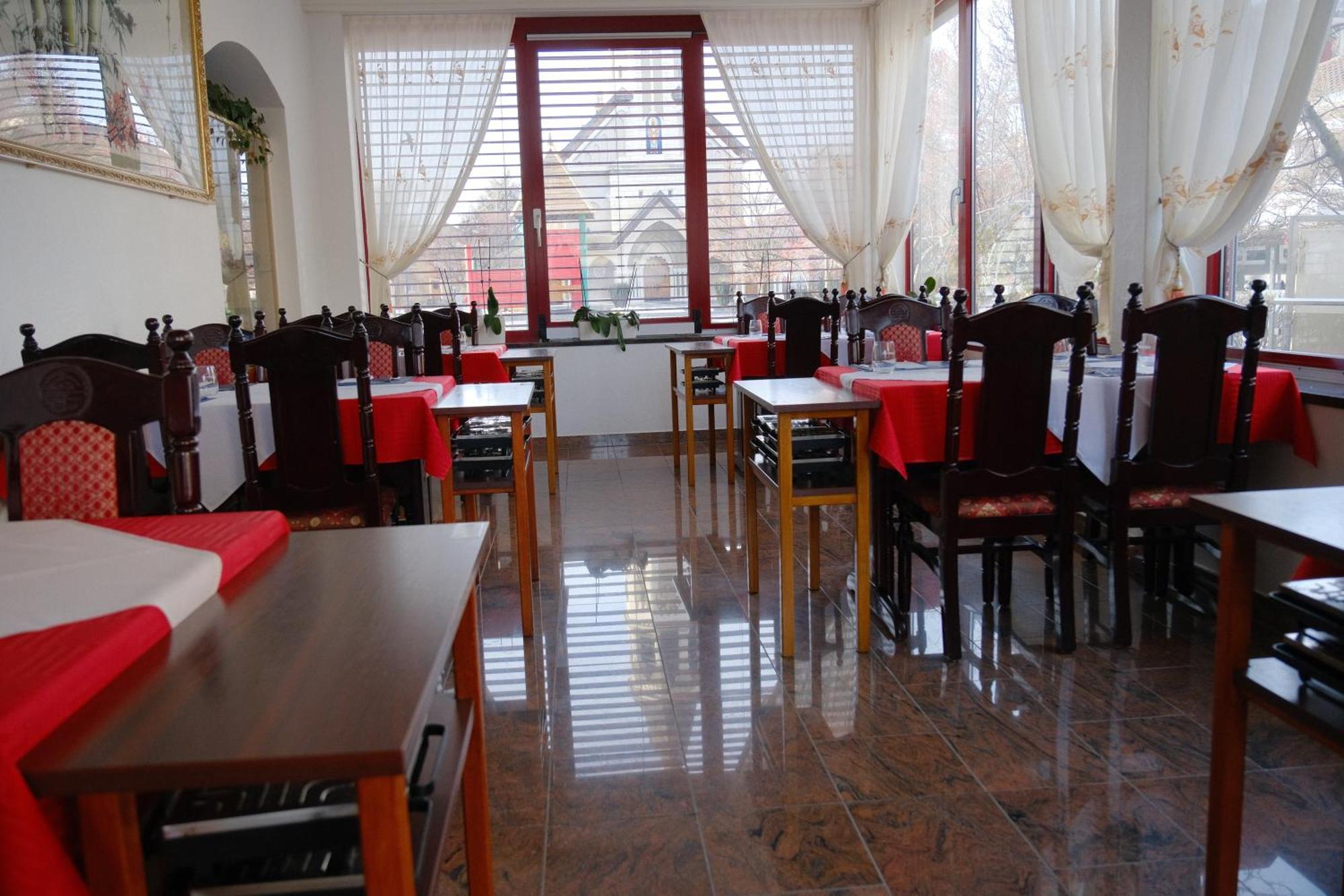 Today Appartement Famille Chippis Luaran gambar